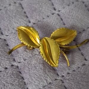Elegant Gold Leaf Brooch